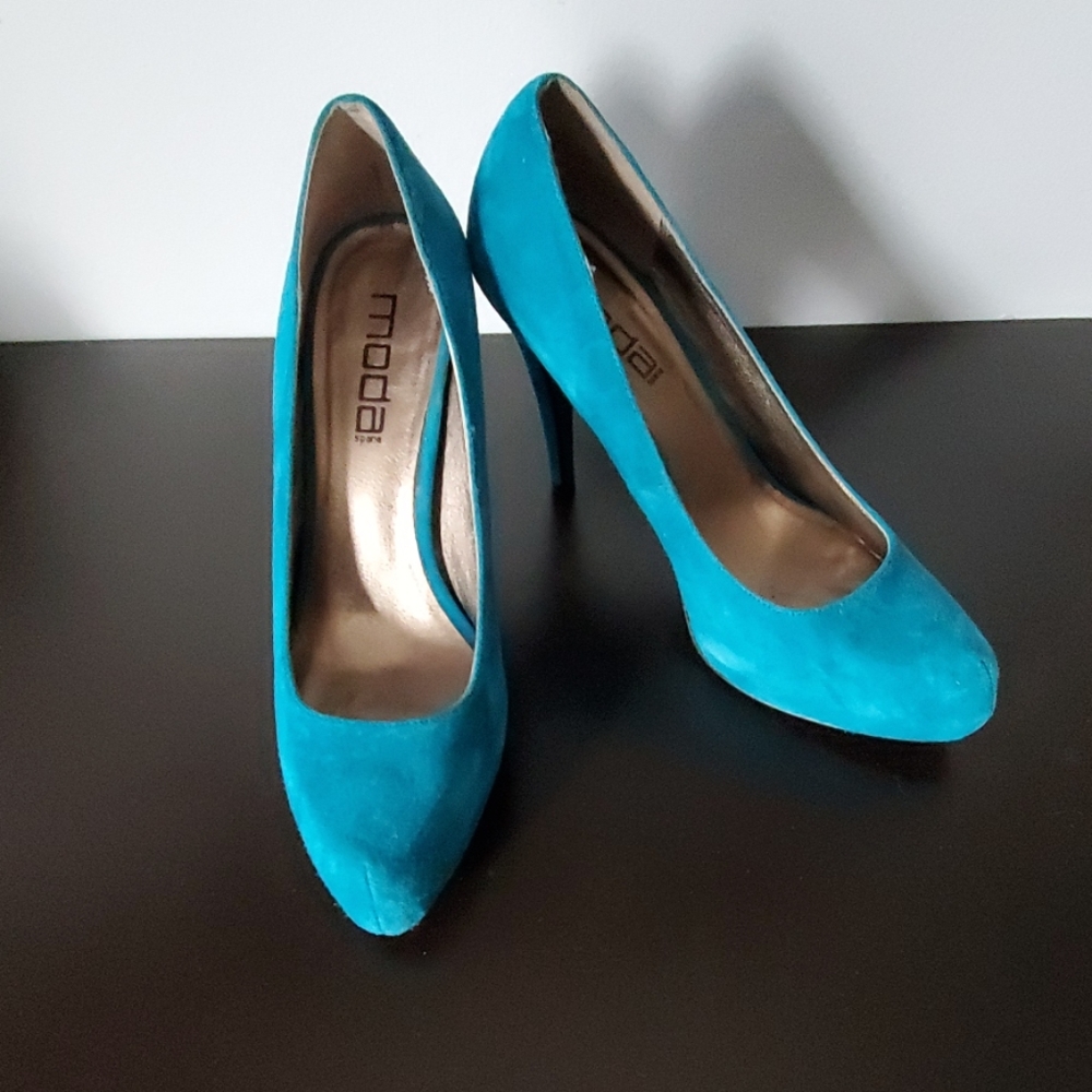 Pair of size 9 Blue Suede Pumps!
